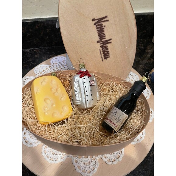 Neiman Marcus Set Christmas Gift: ornaments - Picture 2 of 4